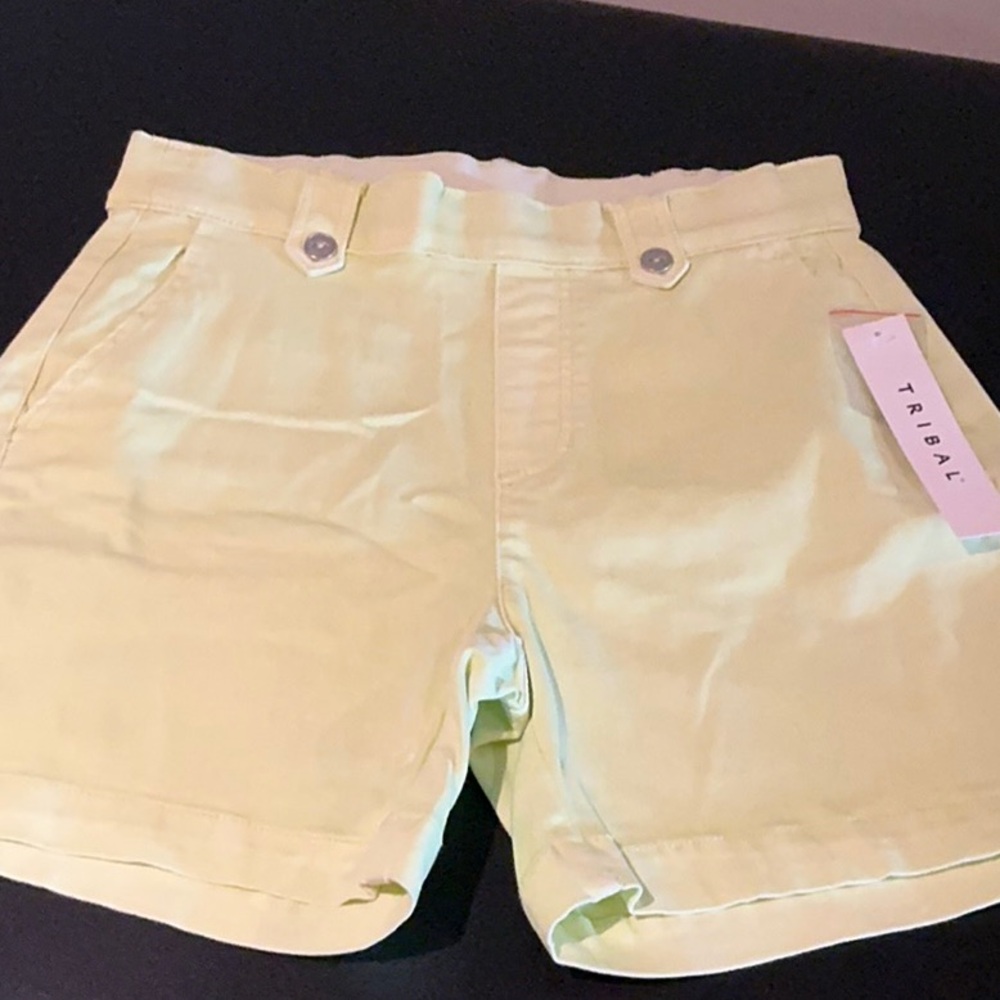 NWT. Tribal Cream Bermudas Casual Shorts